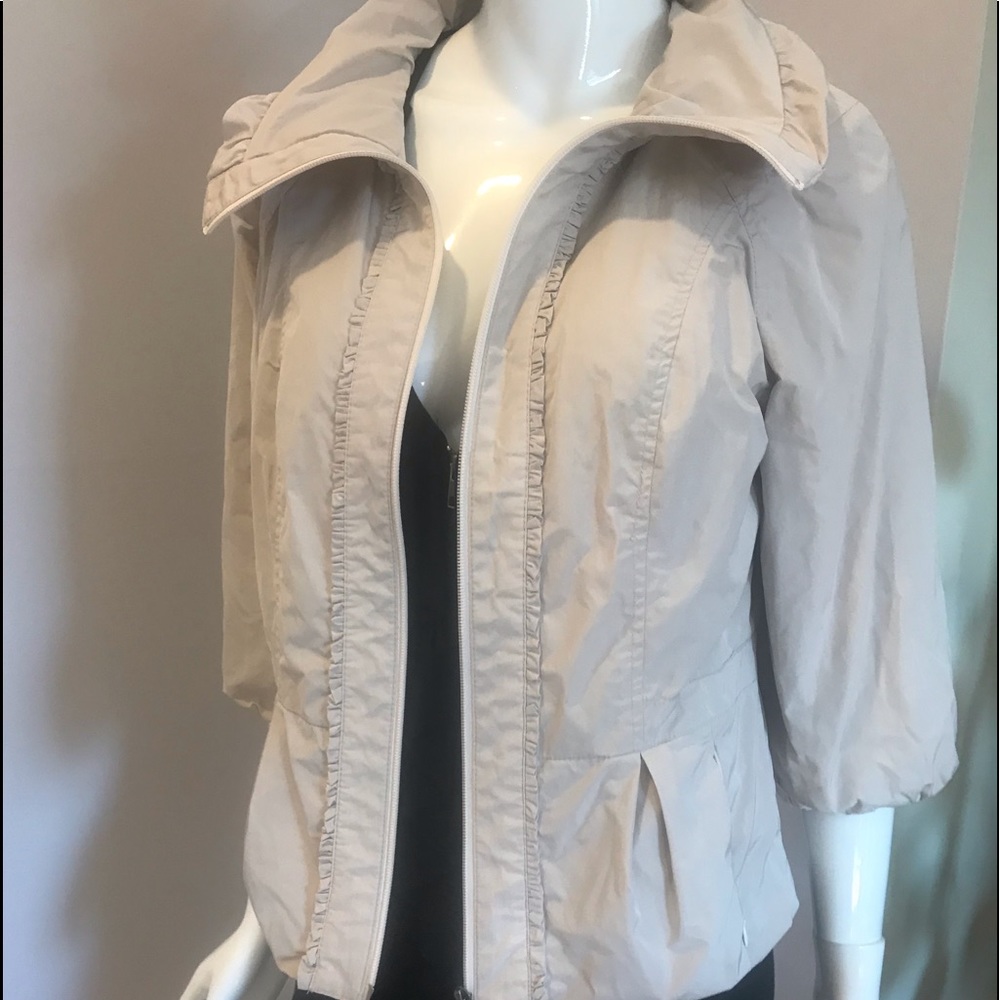 Lightweight jacket - Picture 2 of 8